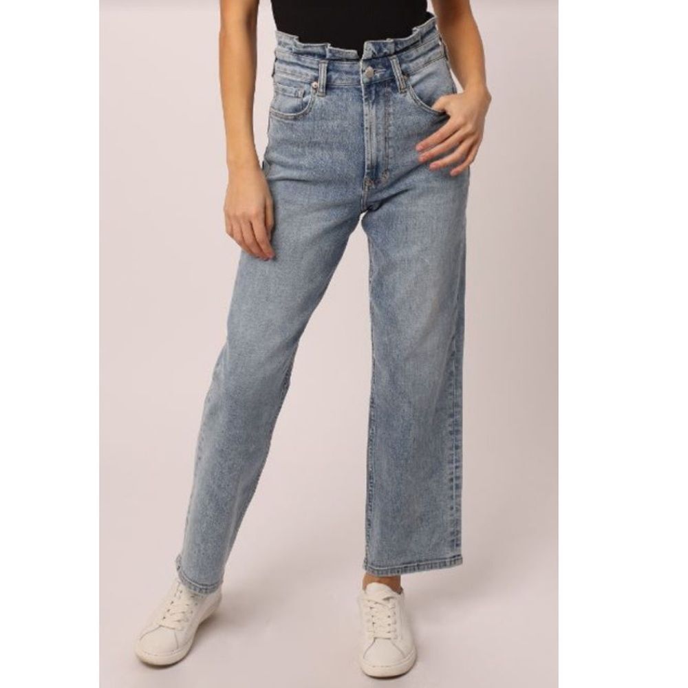 Dear John Lightwash 90’s Paperbag Waist Straight Leg Jeans Size 26 2% Spandex!